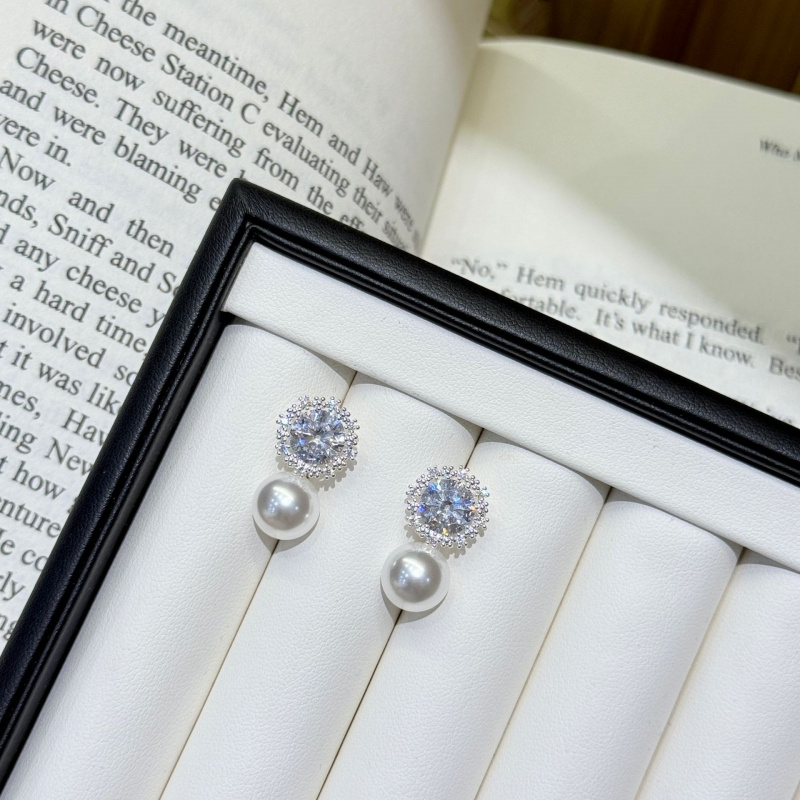 Pearl, Snowflake, Zircon Earrings, Female Actress, Elegant, Light Luxury Style, High-End Jewelry Accessories