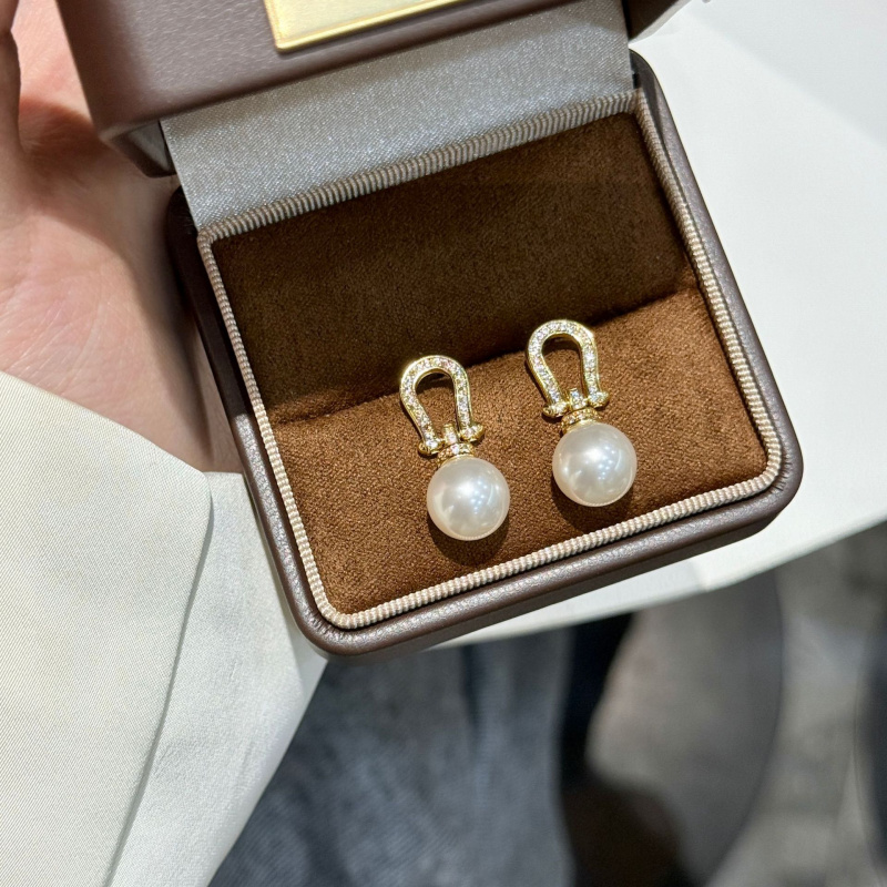 Pearl Gold Full Diamond Horseshoe Earrings For Women, Fashionable And Niche, Light Luxury Style Earrings