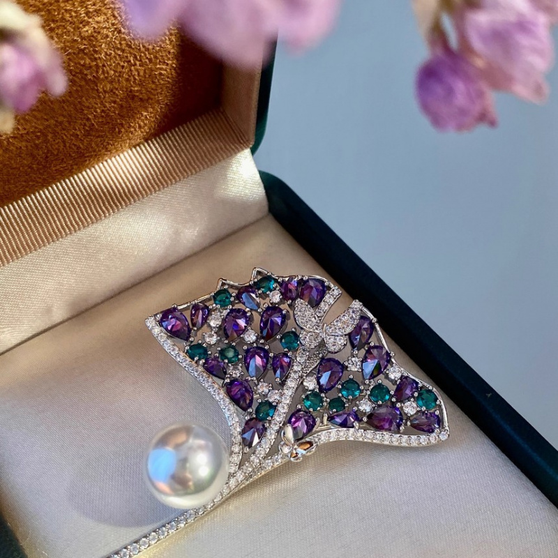Exquisite Luxury Pearl Purple Zirconium Ginkgo Leaf Brooch Women's Autumn and Winter Sweater Brooch
